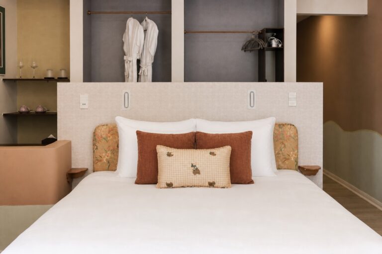 Phòng Deluxe giường King hướng vườn, Le Macaron Garden Stay Đà Lạt — ảnh 1